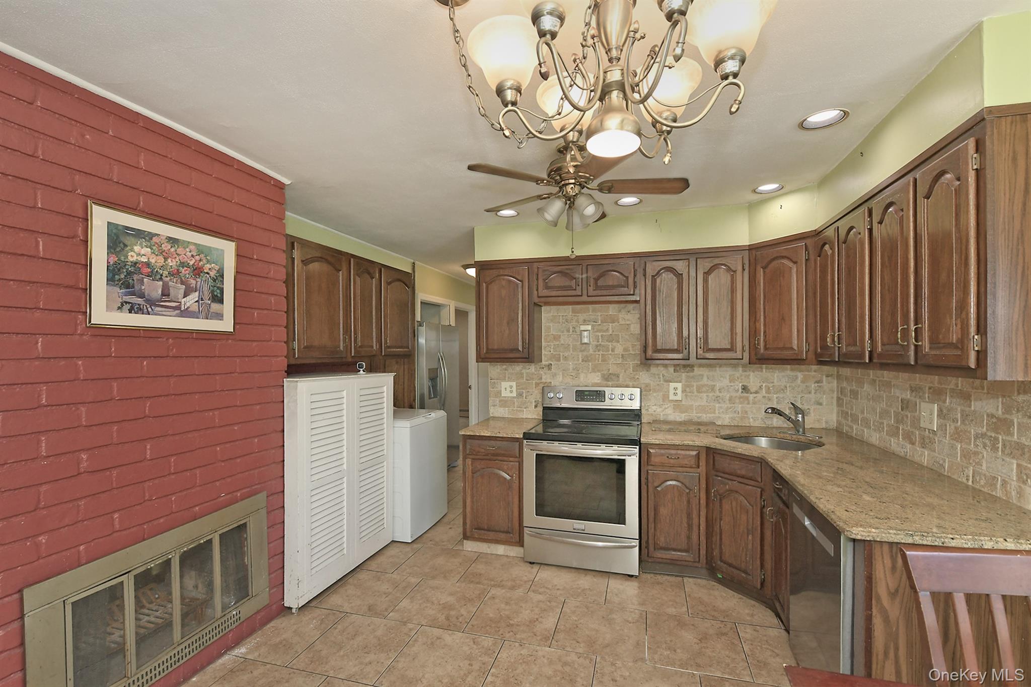 139 Horn Lane Property Photo 5