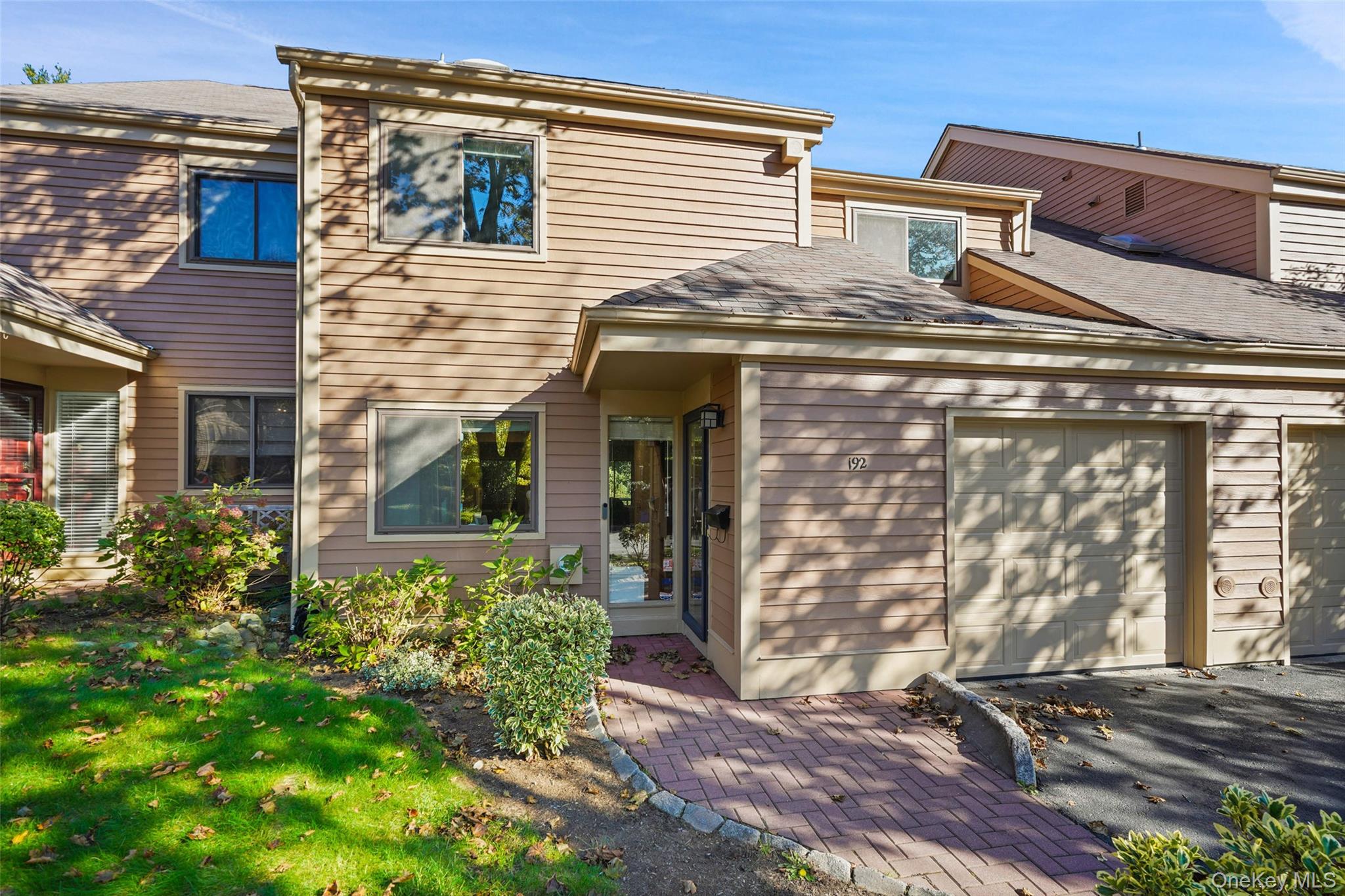 192 Ivy Hill Crescent Property Photo 1