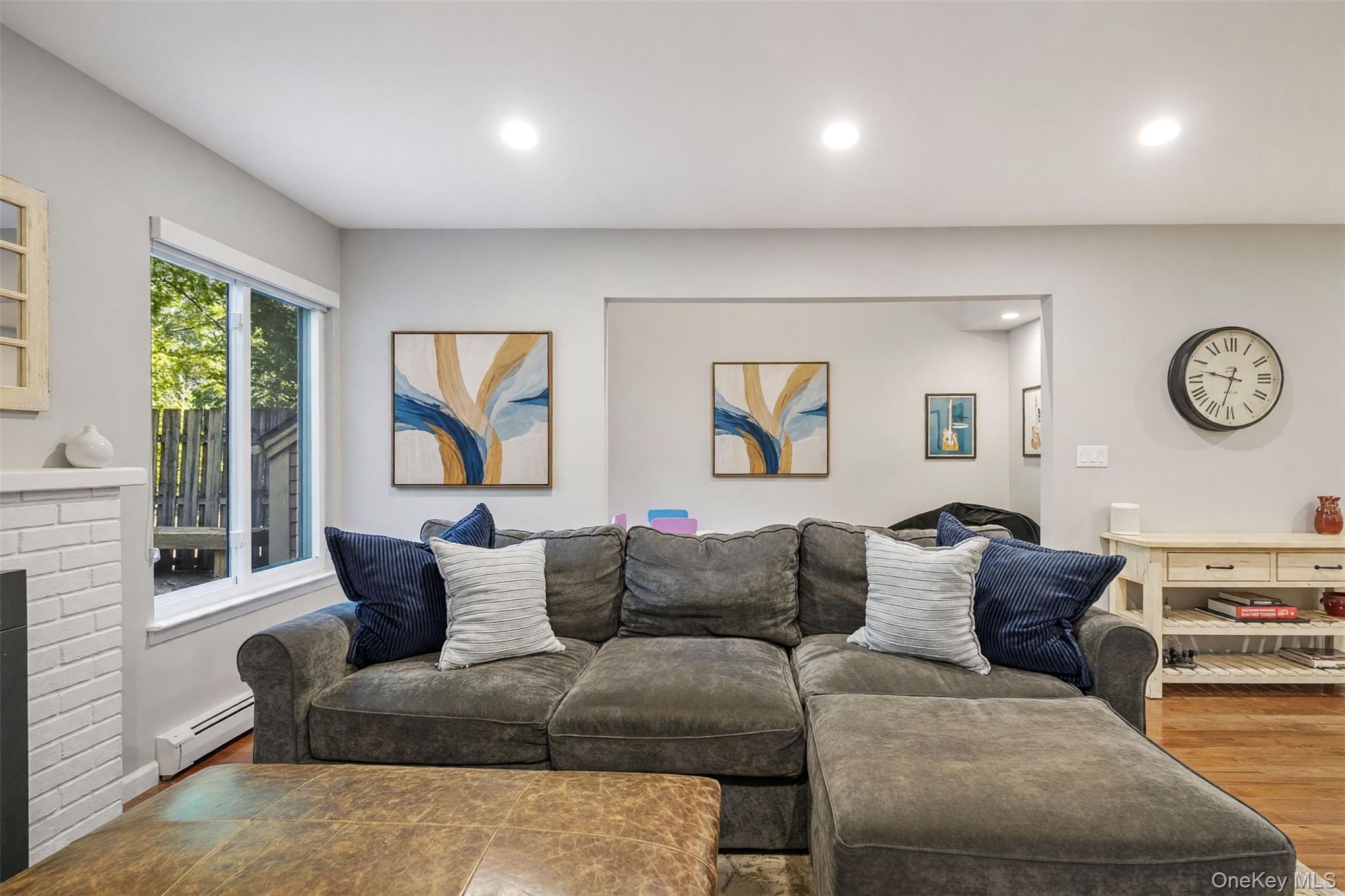 192 Ivy Hill Crescent Property Photo 3