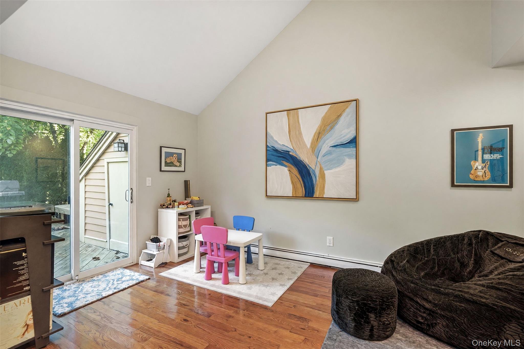 192 Ivy Hill Crescent Property Photo 8