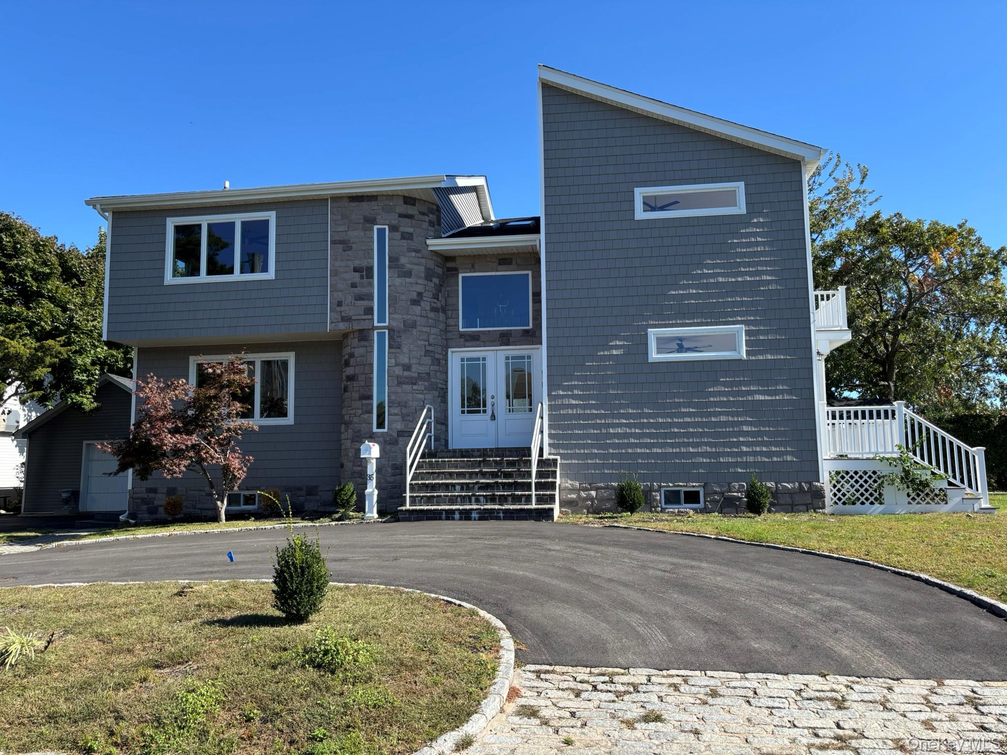 35 Adams Avenue Property Photo 1