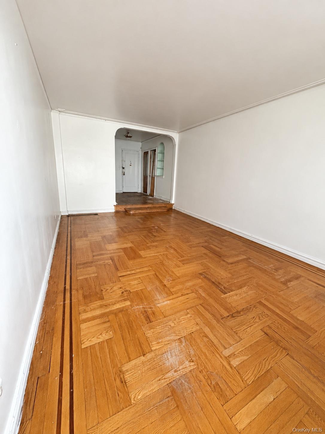 2160 Bronx Park Park 3B Property Photo 1