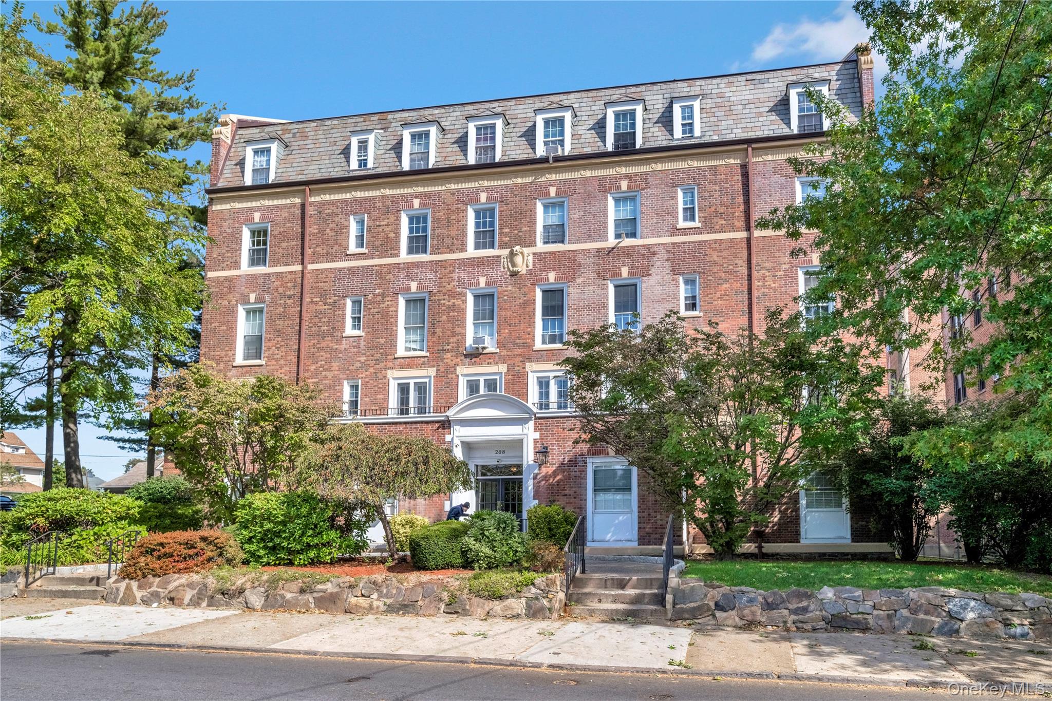 208 Centre Avenue 3k Property Photo 6