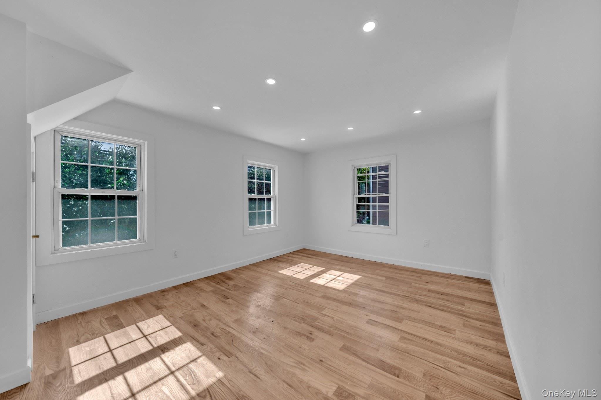 219 E 238th Street Property Photo 8