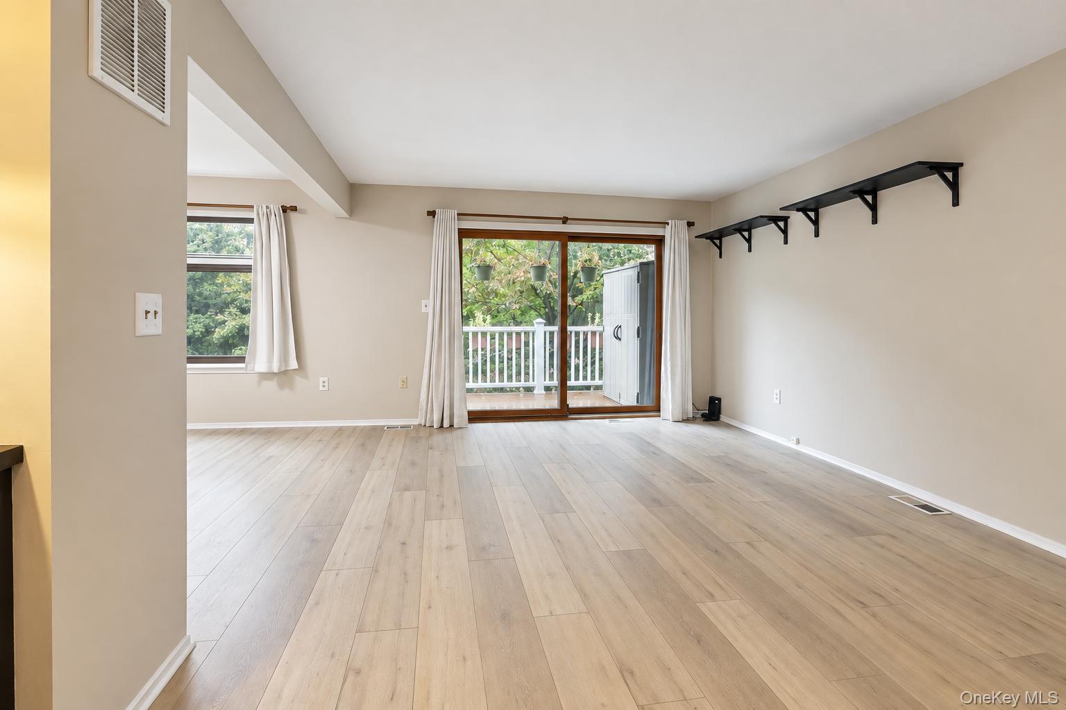 83 Treetop Circle Property Photo 3