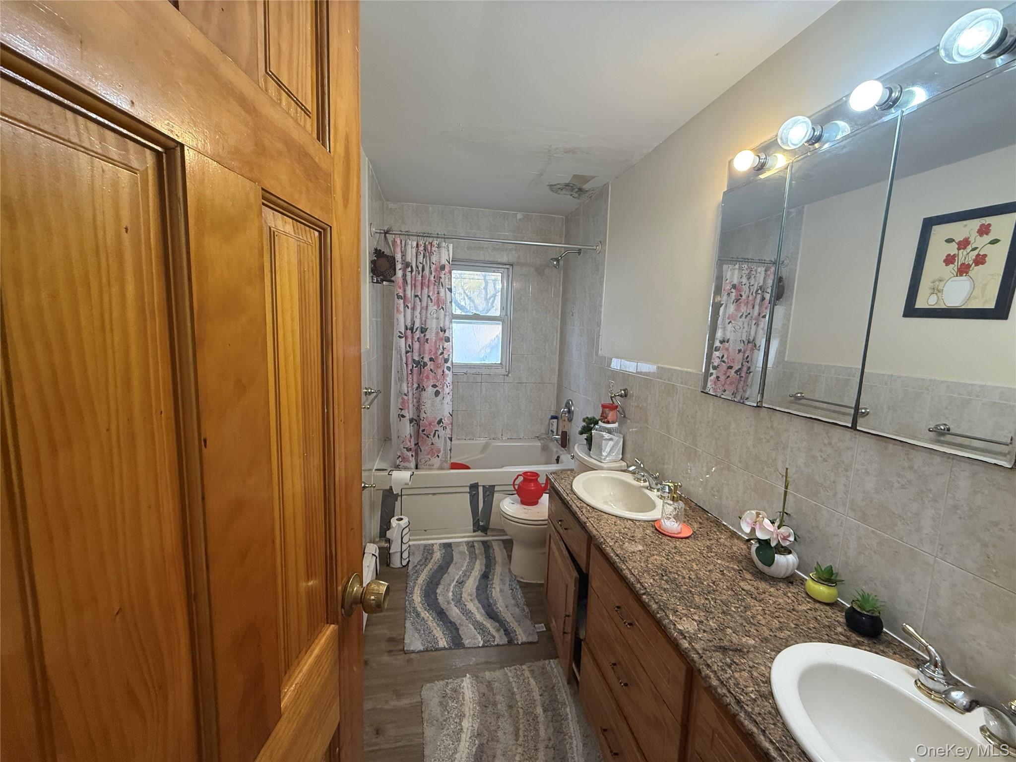 249-02 Weller Avenue Property Photo 4