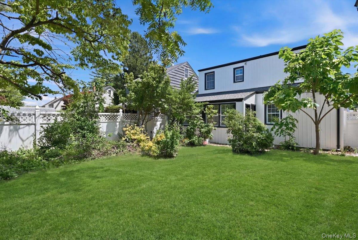 48 Flower Street Property Photo 5