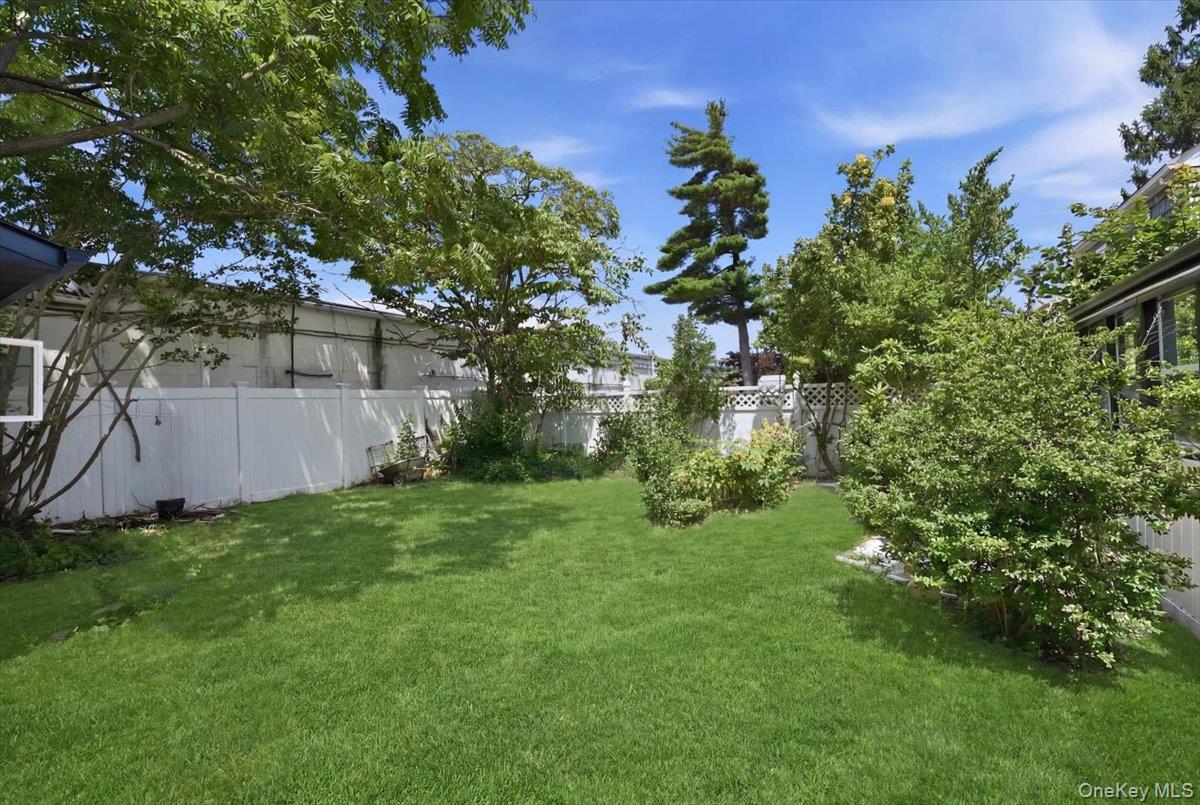48 Flower Street Property Photo 7