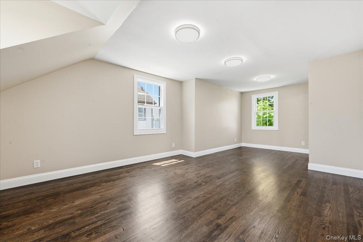 48 Flower Street Property Photo 31