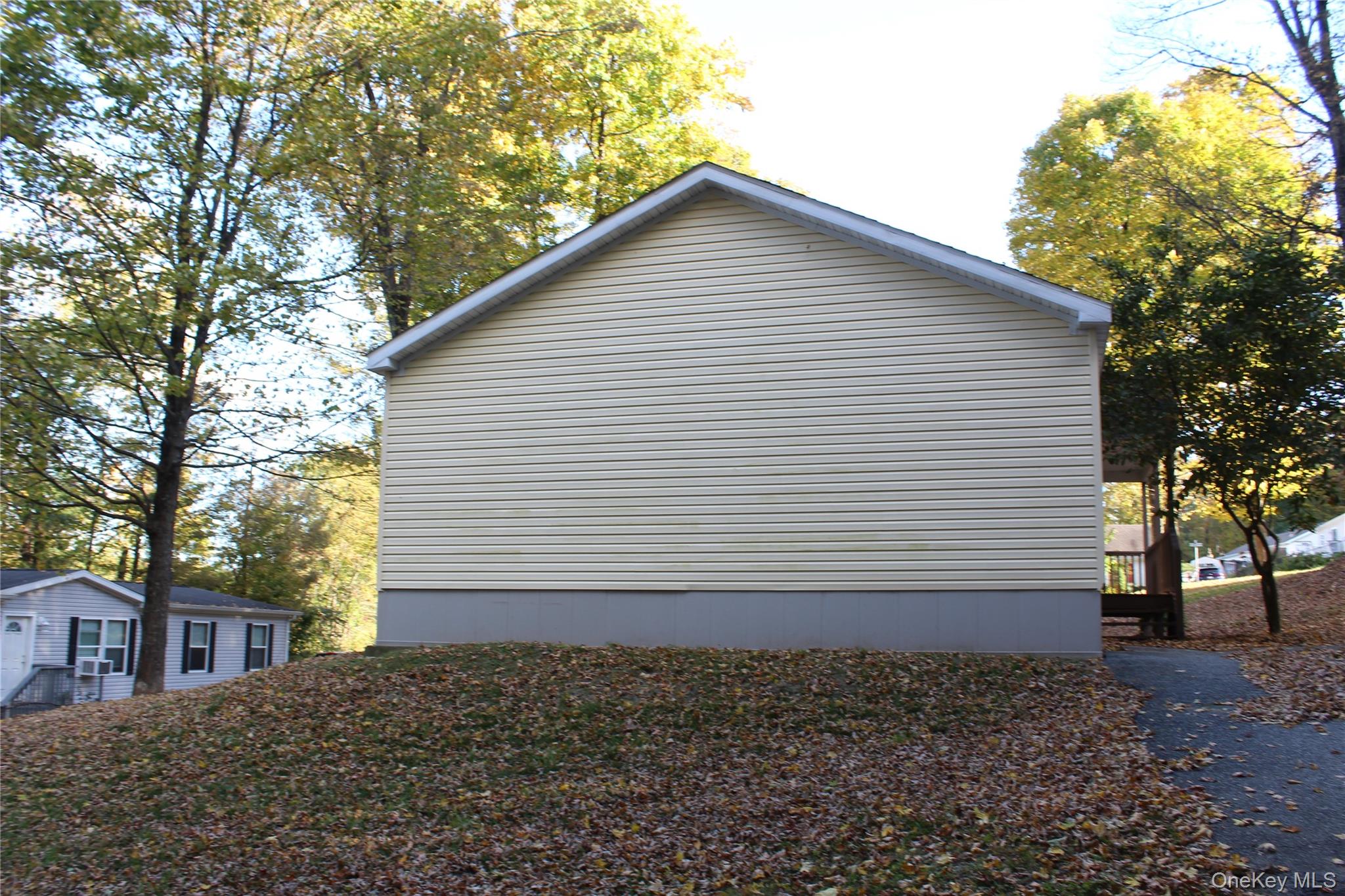 15 Curving Hill Property Photo 2