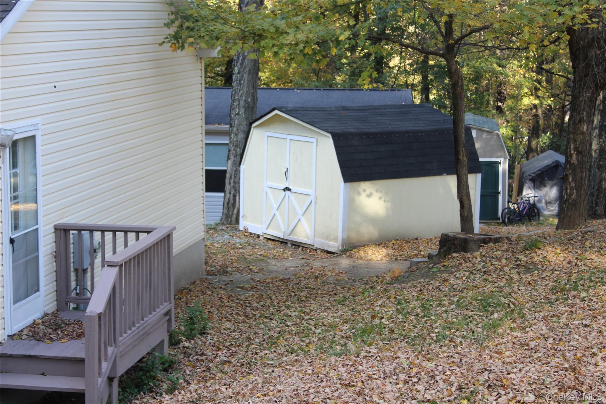 15 Curving Hill Property Photo 3