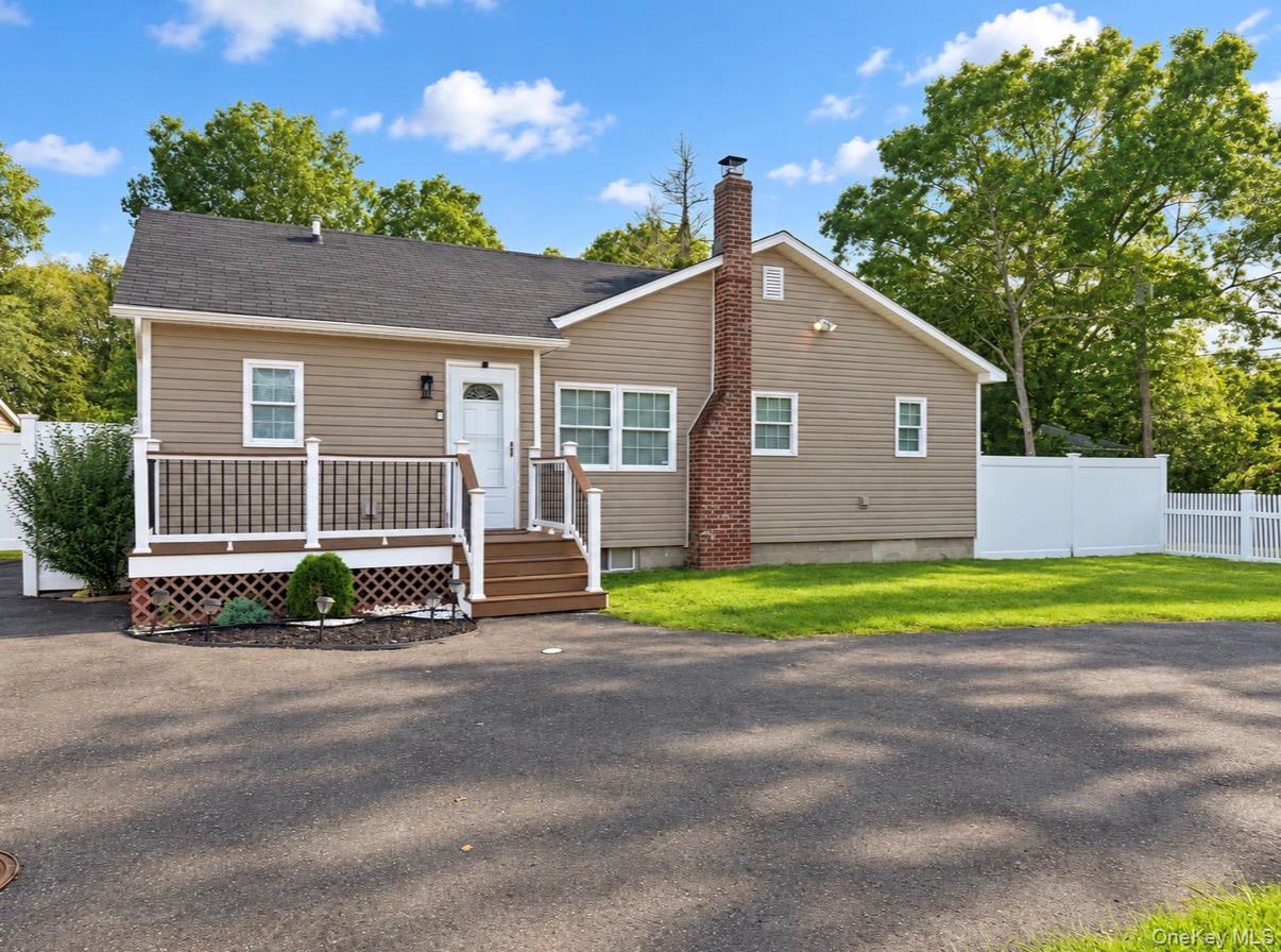207 Laurelton Drive Property Photo 1
