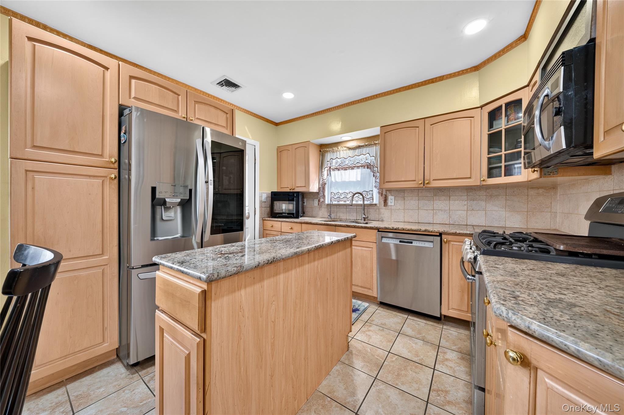 471 Beech Street Property Photo 8