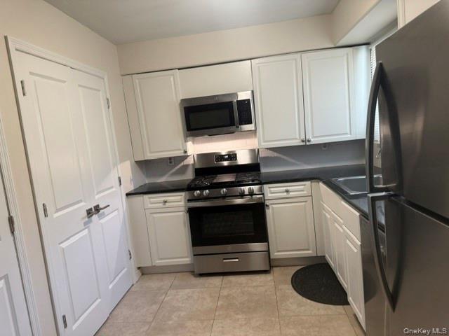96 Feller Drive Property Photo 4