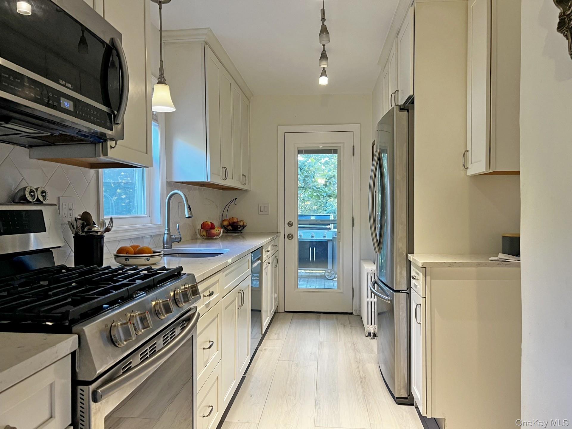 234 Ferdon Avenue Property Photo 6