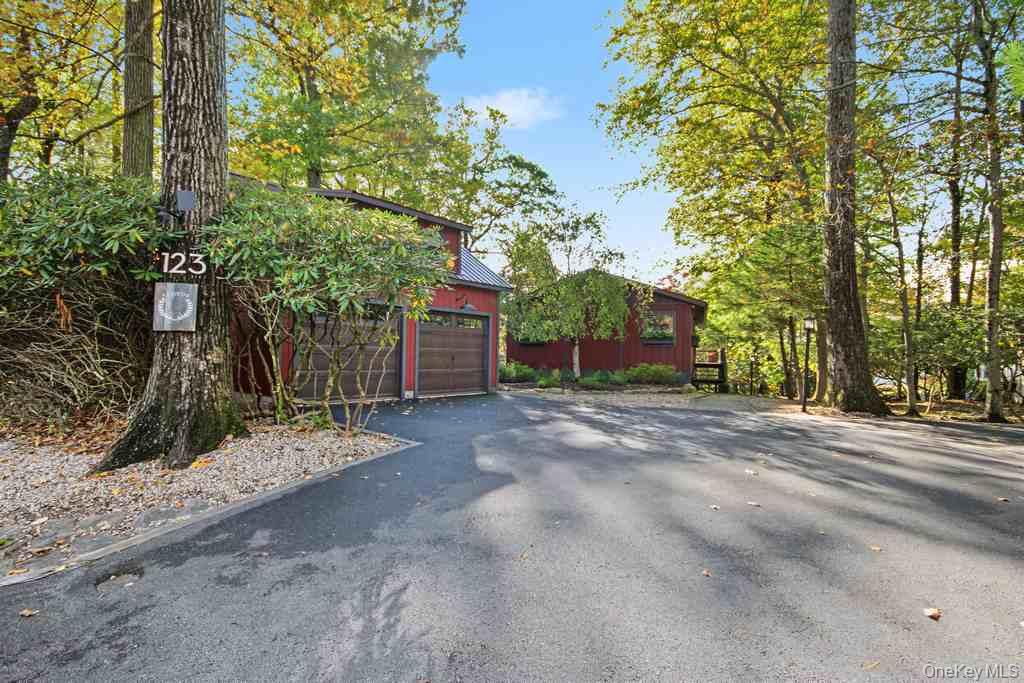 123 Lake Shore Drive Property Photo 3