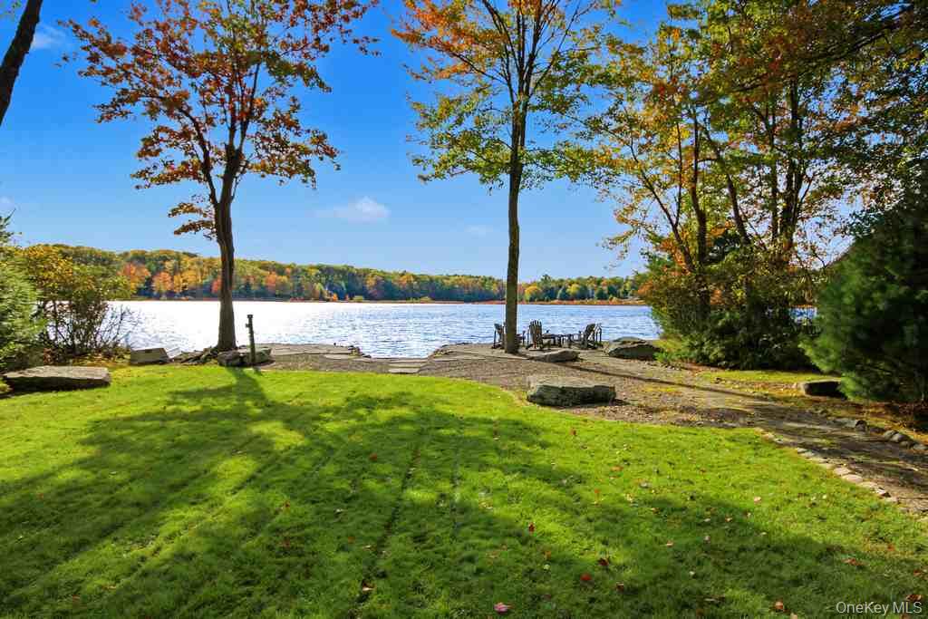 123 Lake Shore Drive Property Photo 9