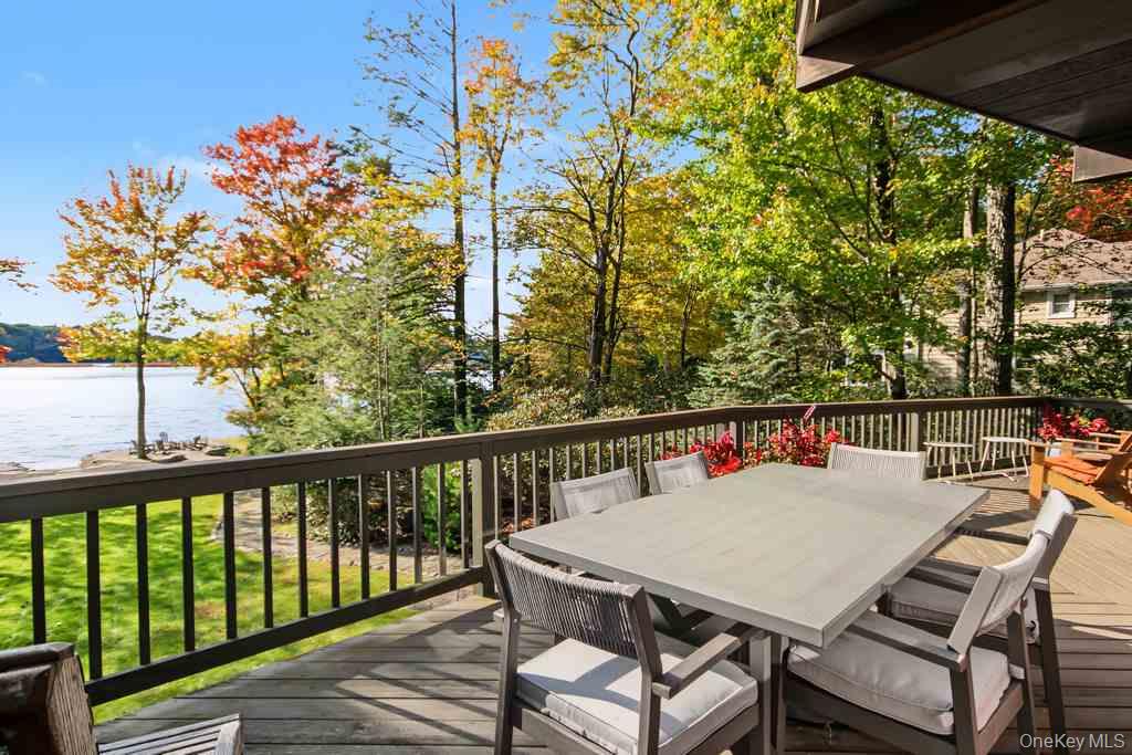 123 Lake Shore Drive Property Photo 10