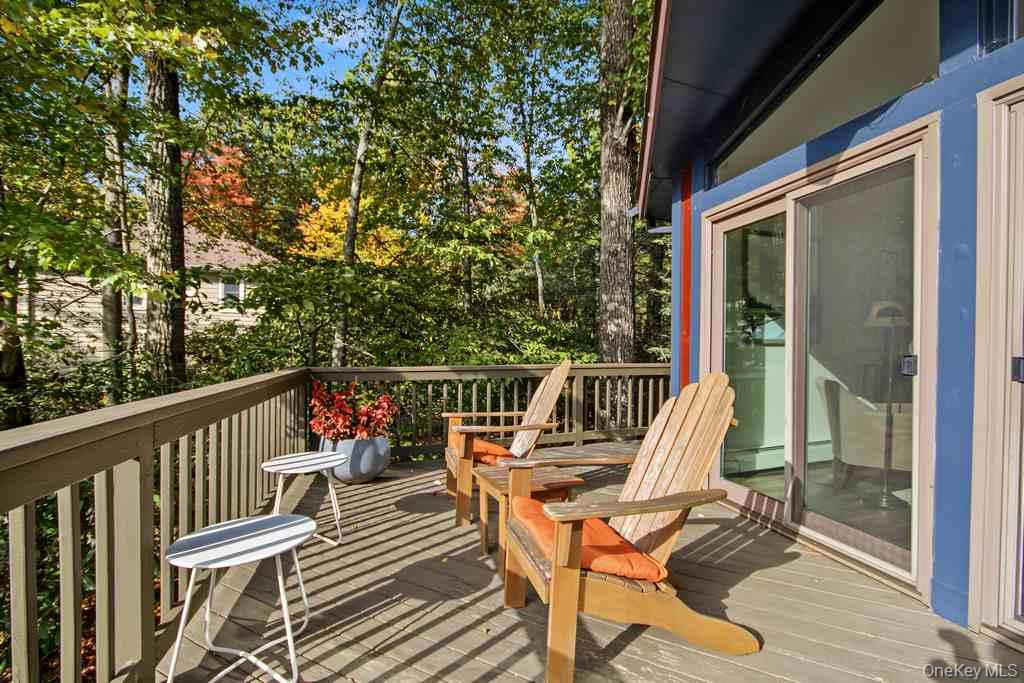 123 Lake Shore Drive Property Photo 11