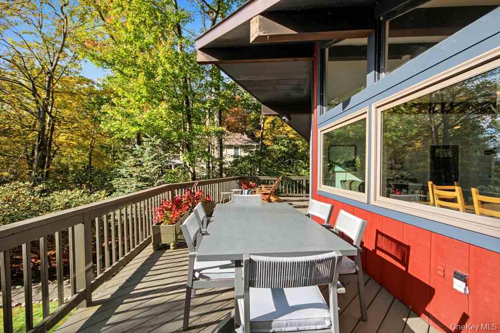 123 Lake Shore Drive Property Photo 12
