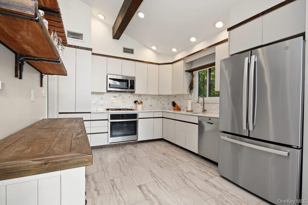 123 Lake Shore Drive Property Photo 18