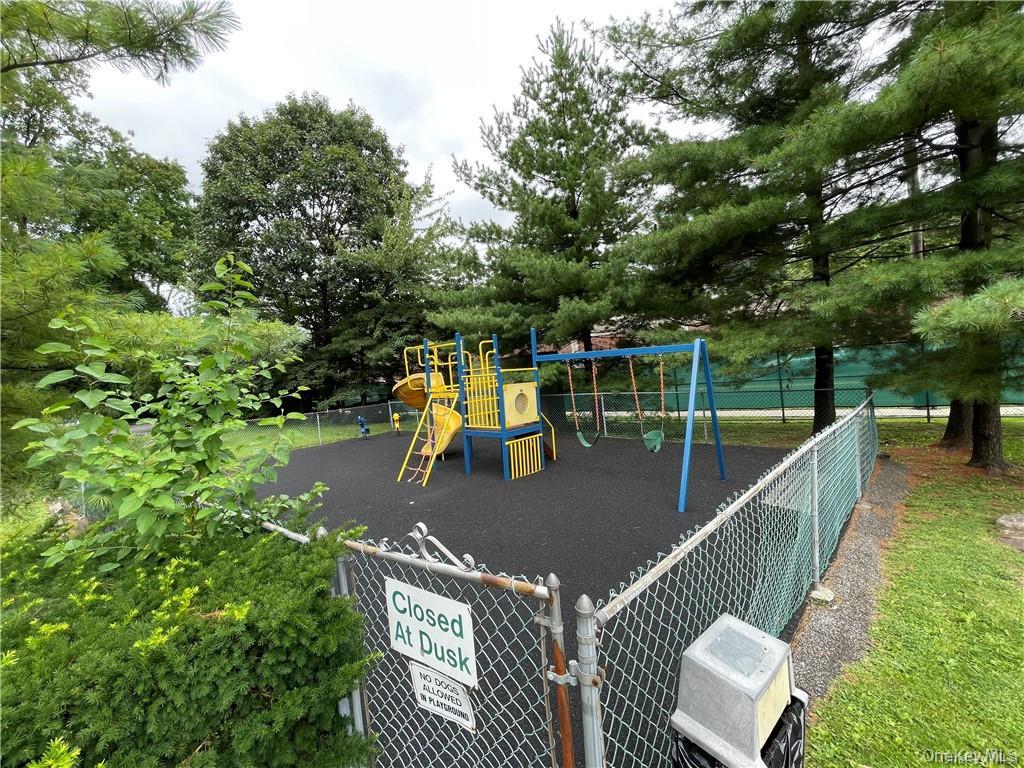 1374 Midland Avenue 402 Property Photo 8