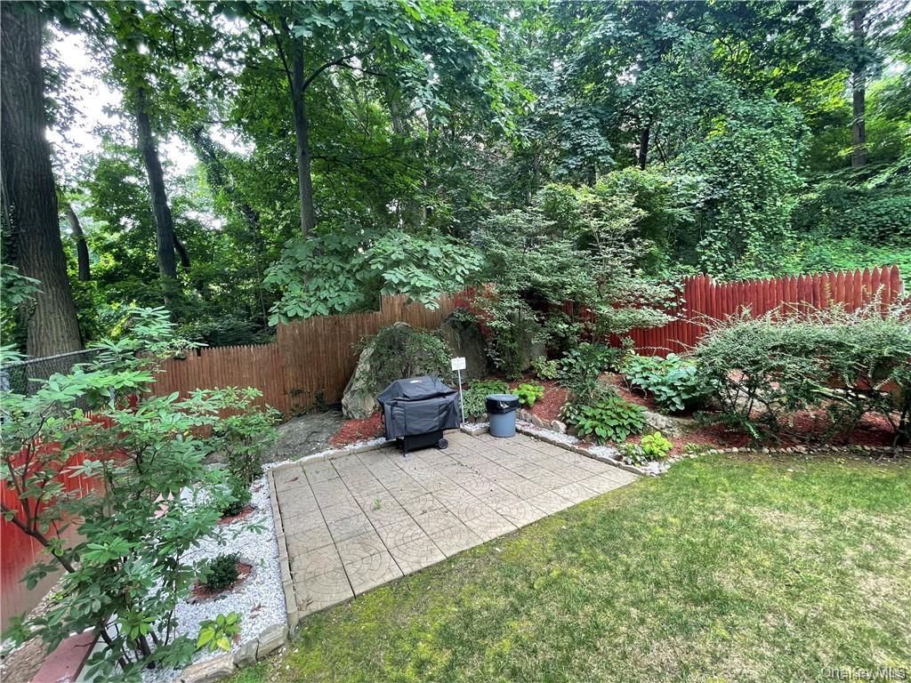1374 Midland Avenue 402 Property Photo 11