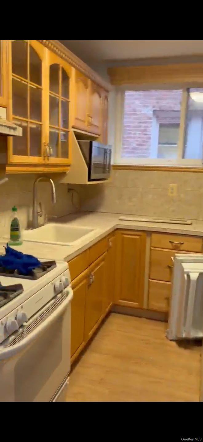 326 E 48th Street Property Photo 5