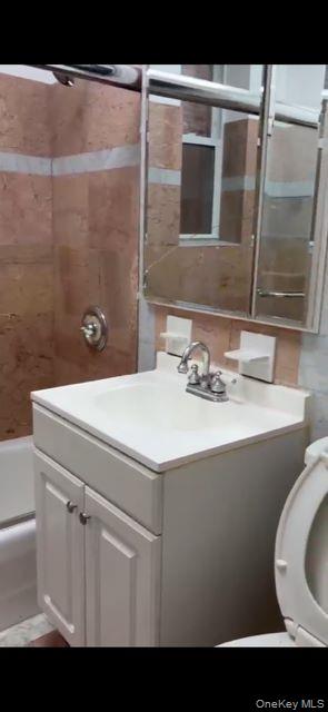 326 E 48th Street Property Photo 6
