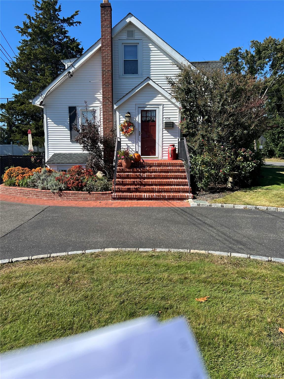 494 Old Country Road Property Photo 1