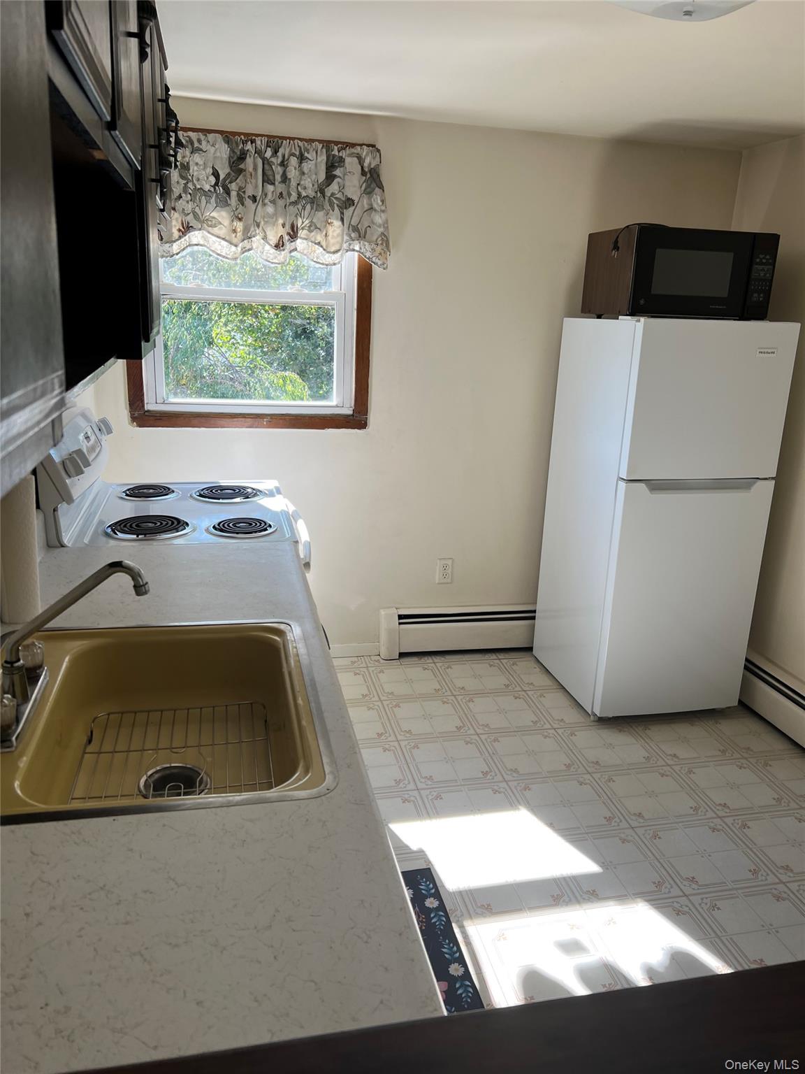494 Old Country Road Property Photo 4