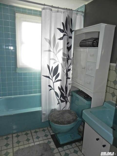 494 Old Country Road Property Photo 7