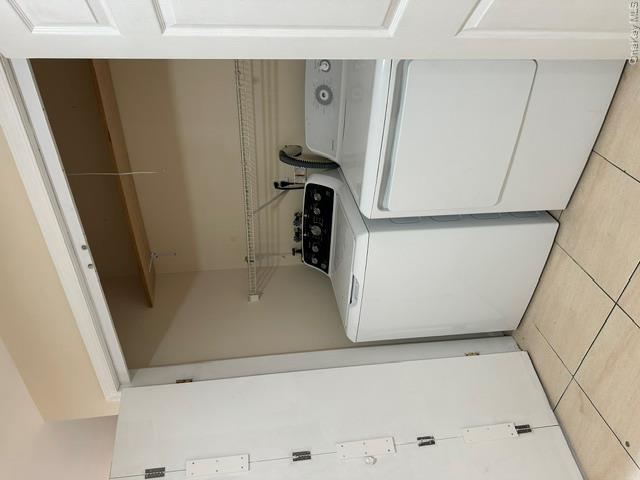 215 E Walnut Street 1 Property Photo 4
