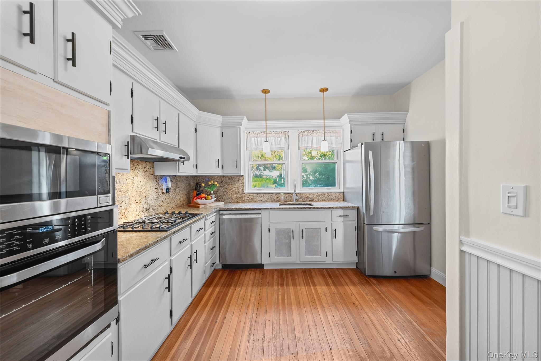 416 Willis Avenue Property Photo 6