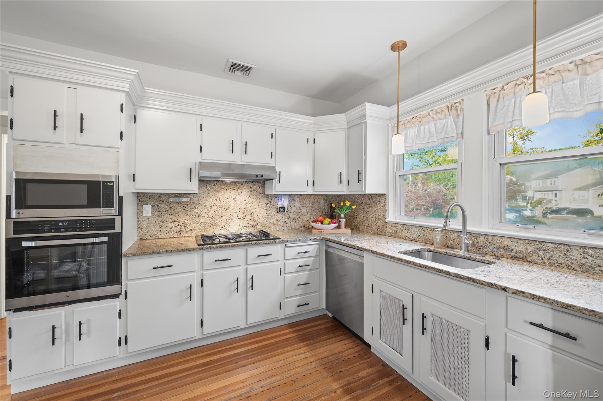 416 Willis Avenue Property Photo 7