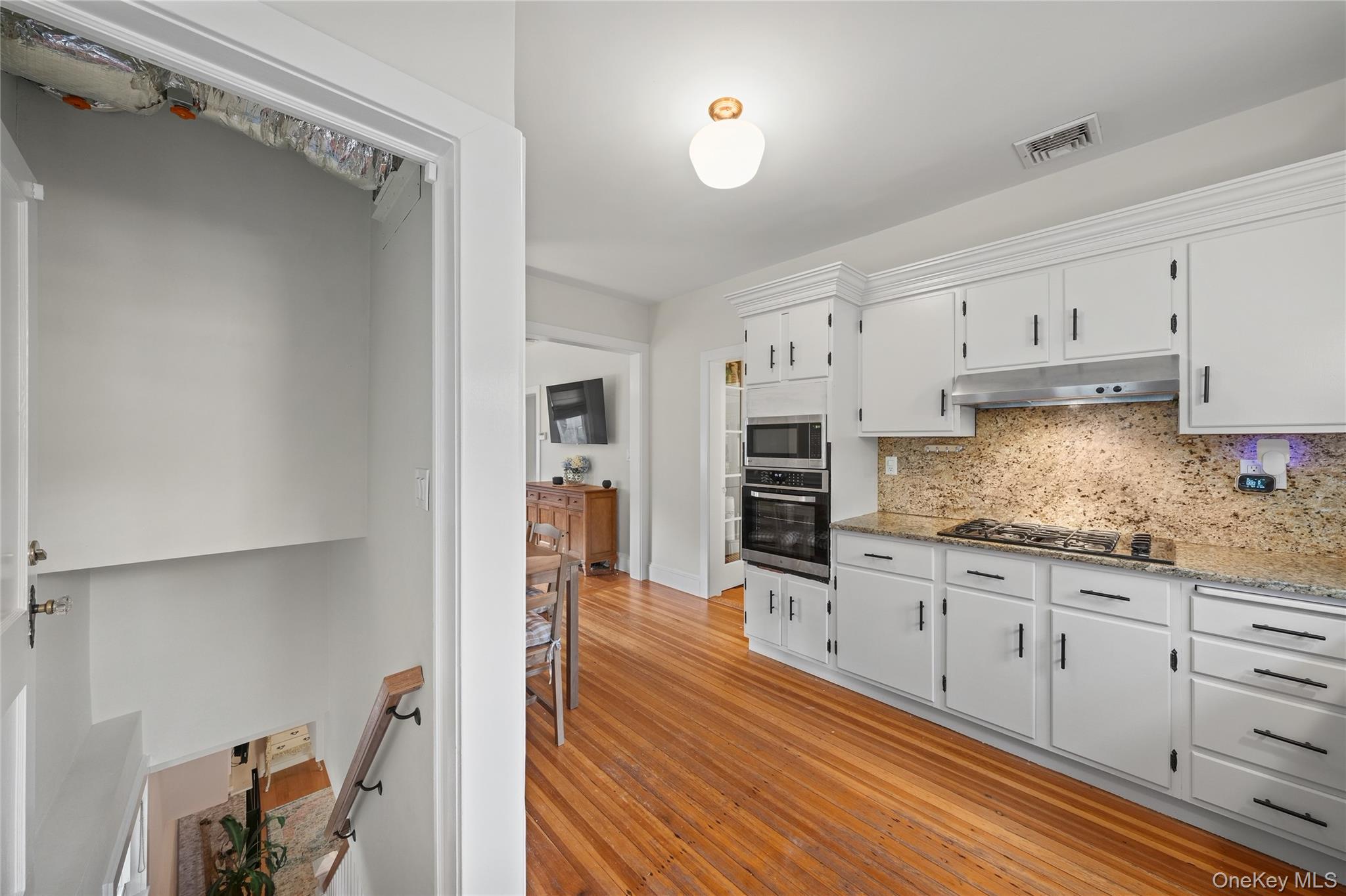 416 Willis Avenue Property Photo 8