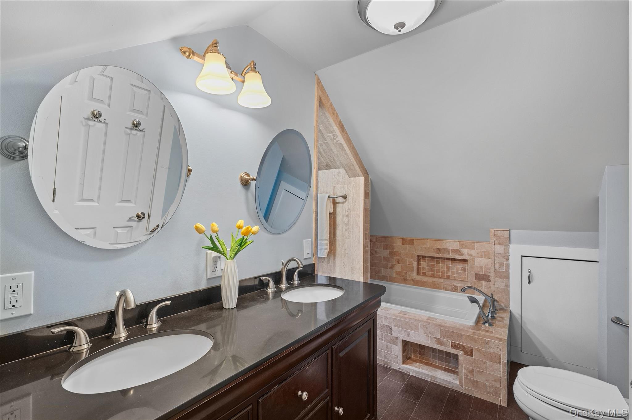 416 Willis Avenue Property Photo 18