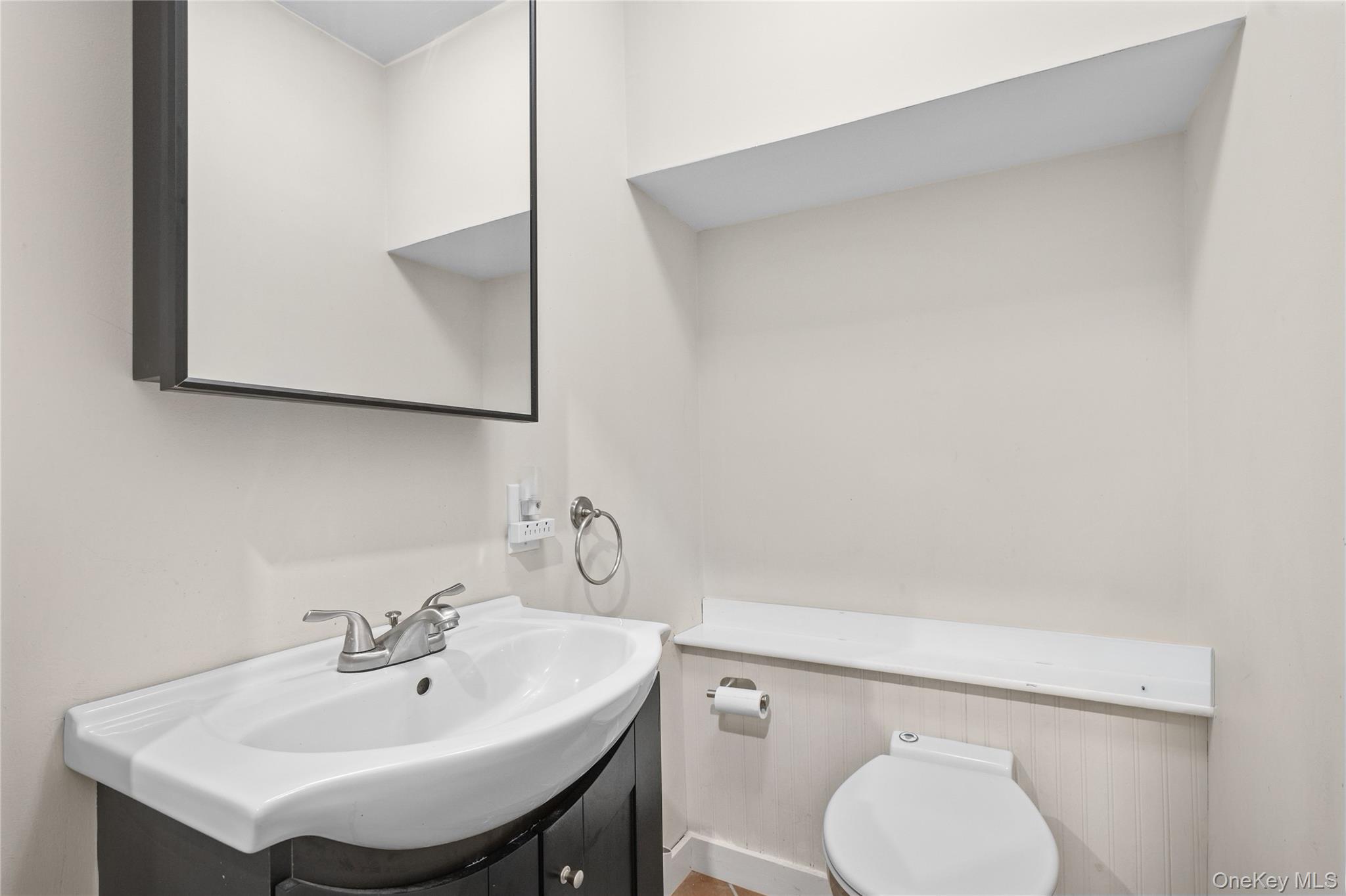 416 Willis Avenue Property Photo 28