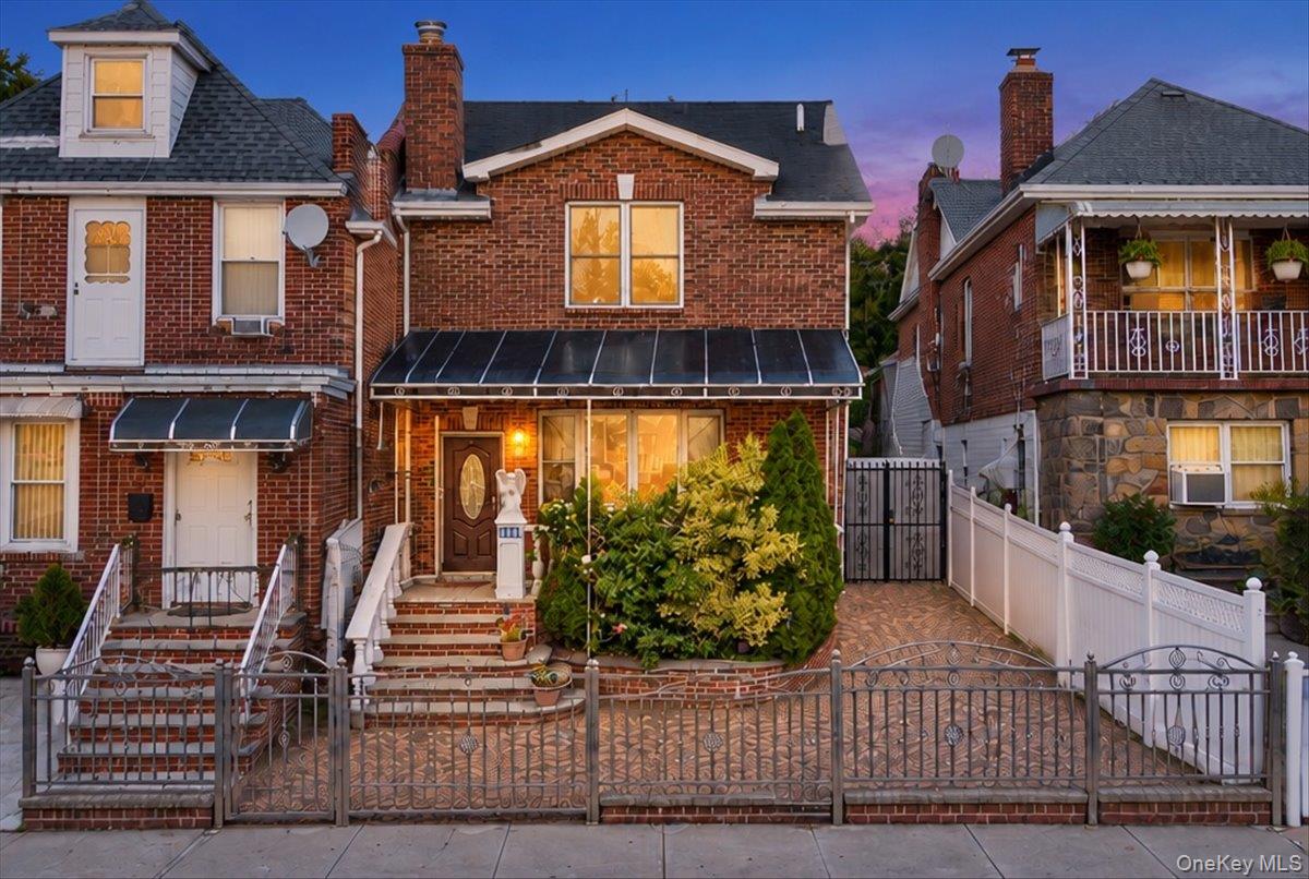 1916 Lurting Avenue Property Photo 1