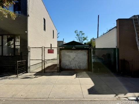 1864 Gates Avenue Property Photo 1