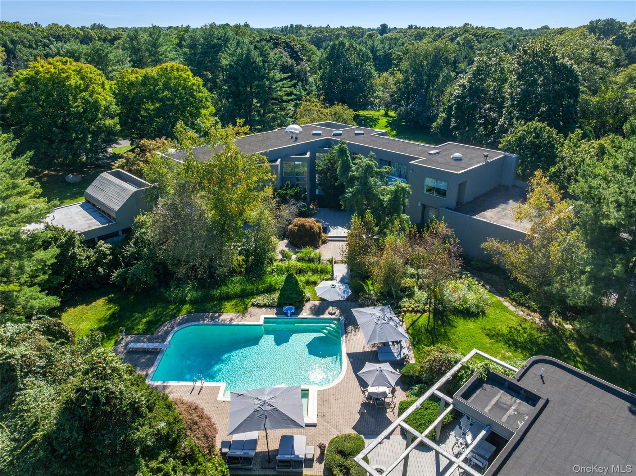 18 Chestnut Hill Drive Property Photo 1