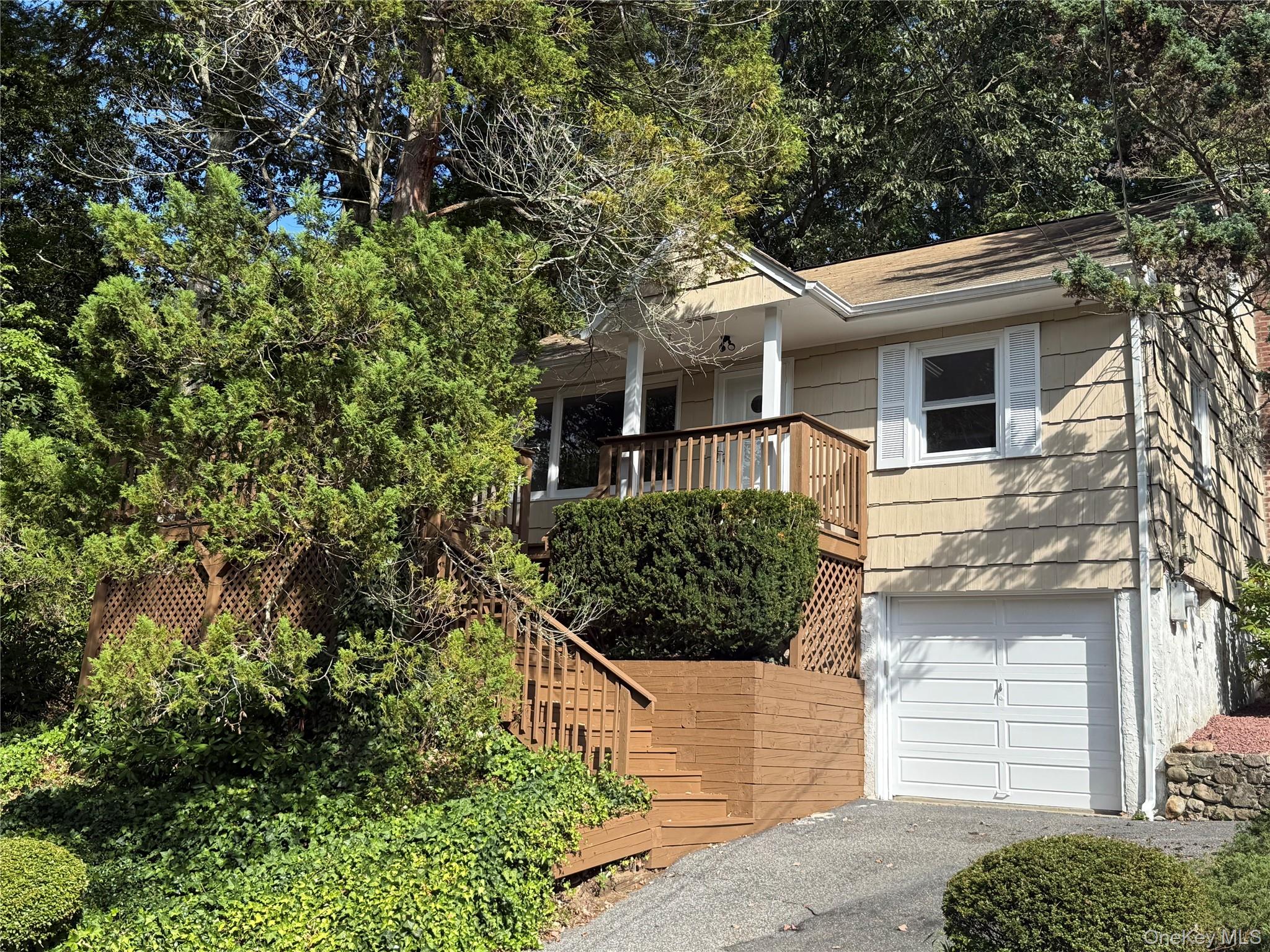 19 Cotswold Drive Property Photo 2