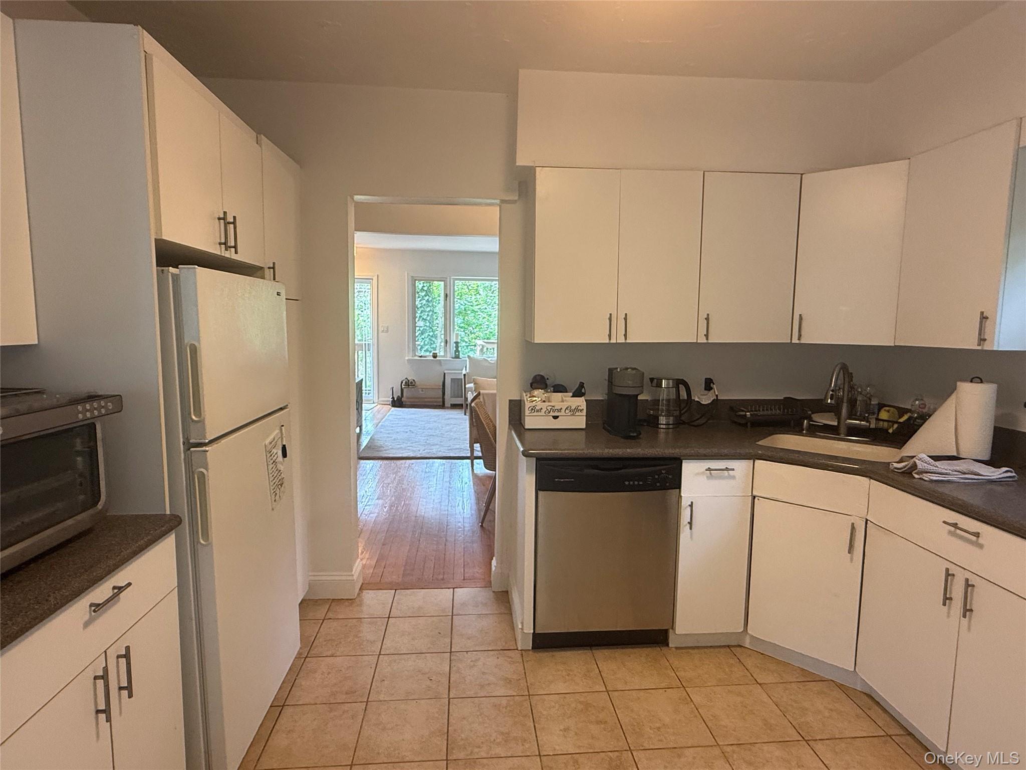 19 Cotswold Drive Property Photo 8