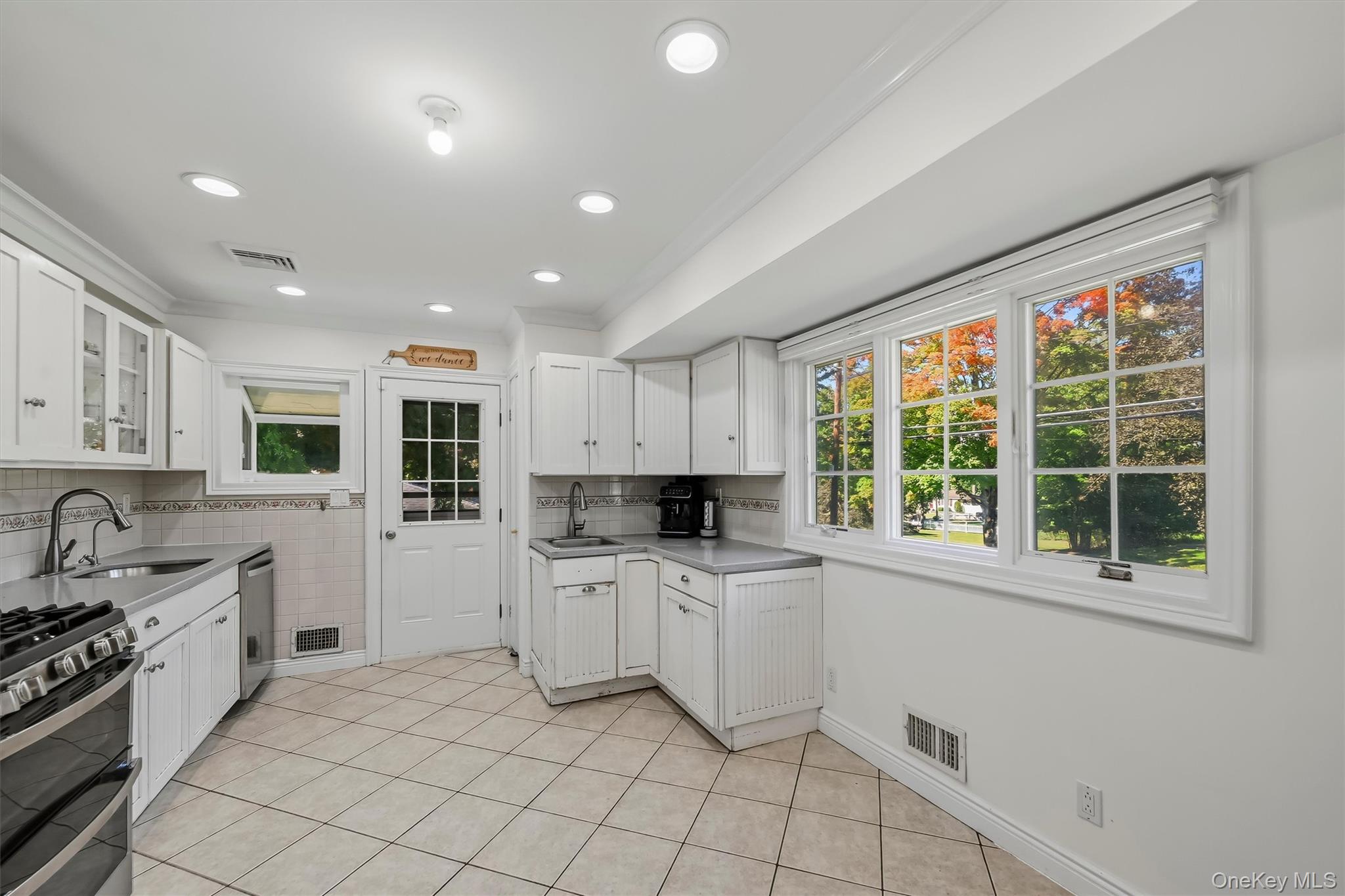 7 Woodridge Drive Property Photo 14