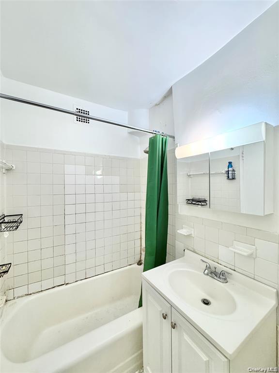 83-25 Vietor Avenue 5c Property Photo 9