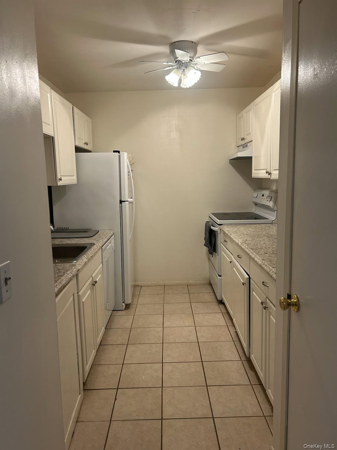 17 White Gate Road G Property Photo 6