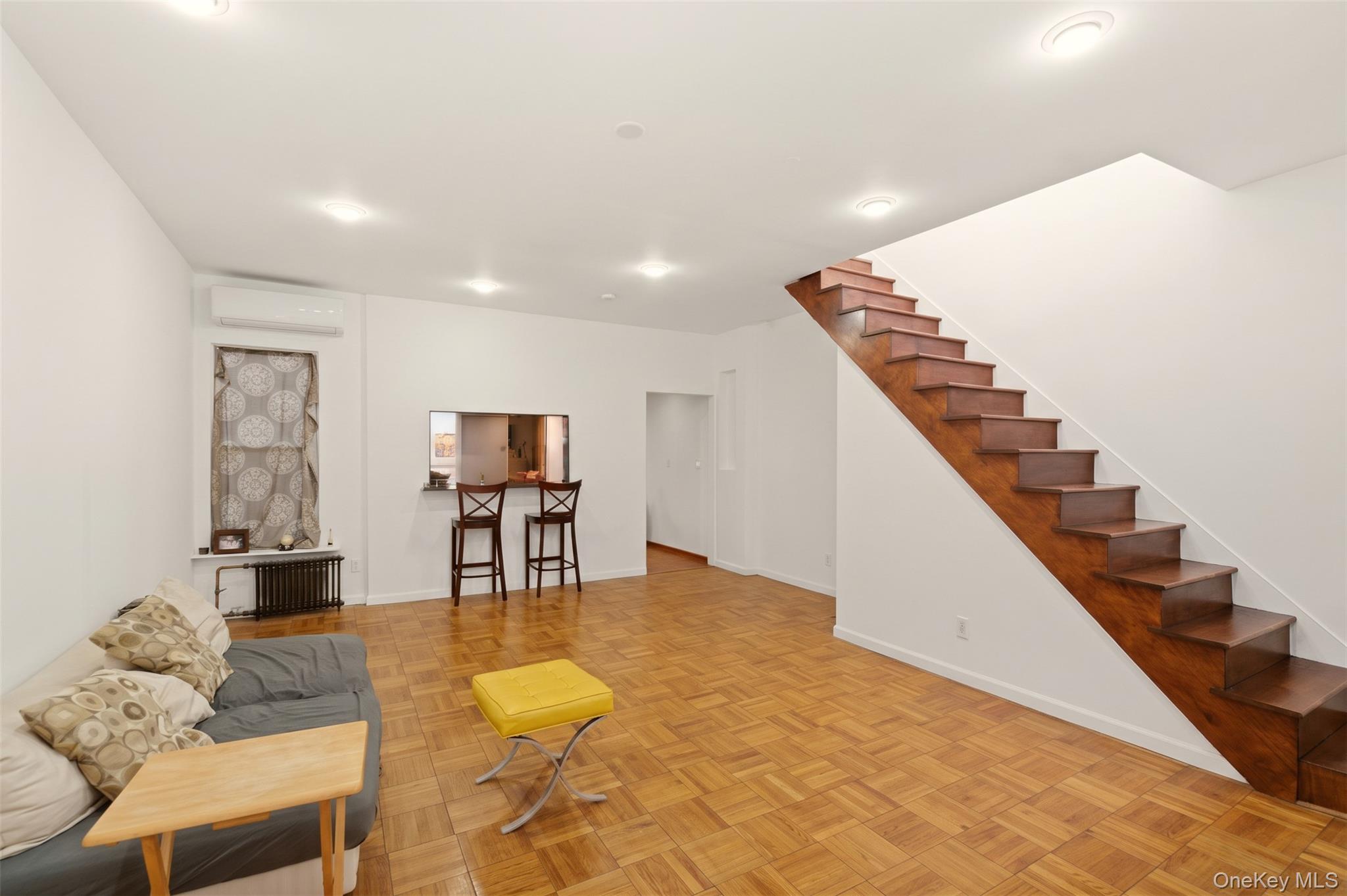 2239 Tiebout Avenue Property Photo 3