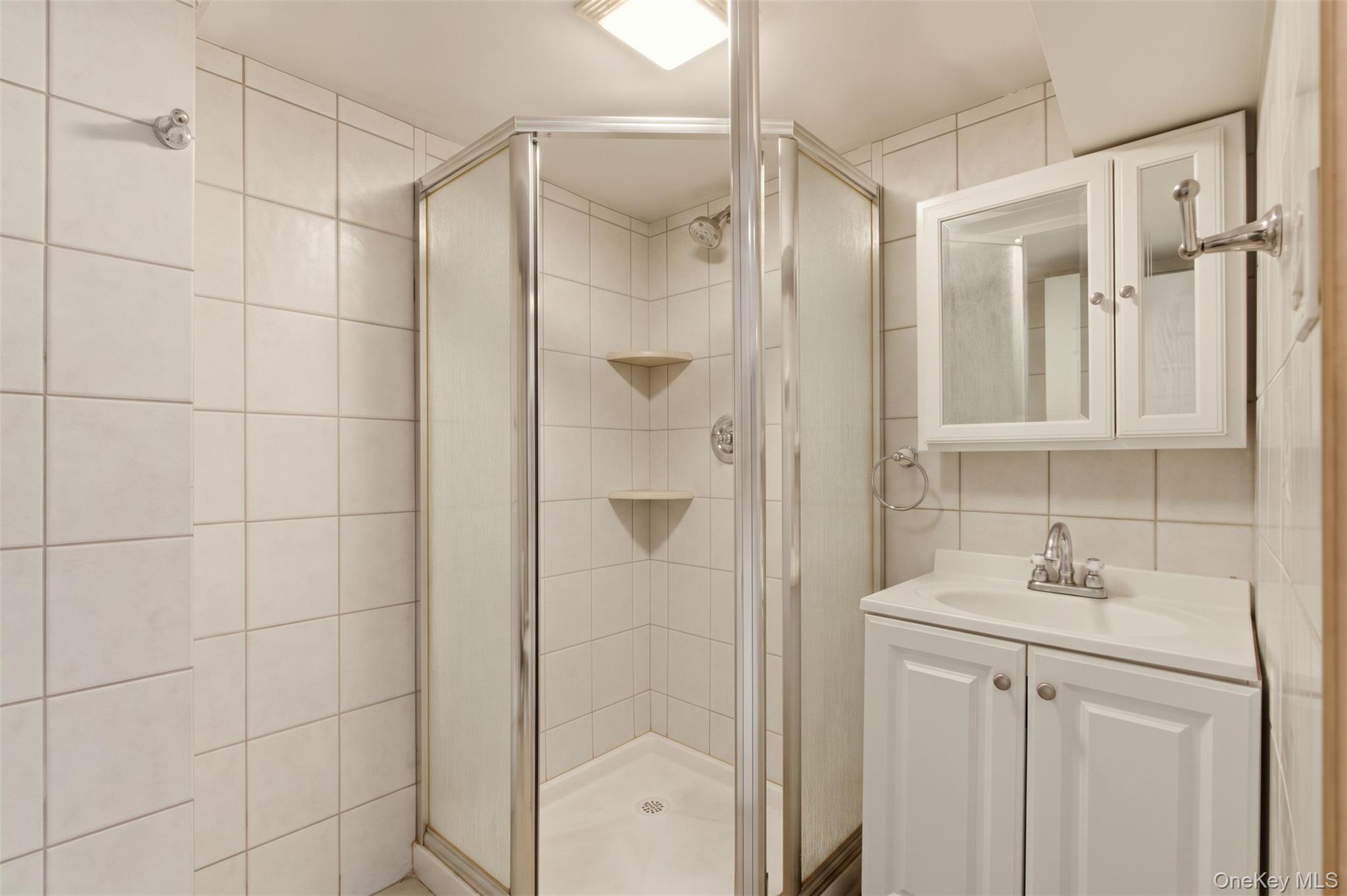 2239 Tiebout Avenue Property Photo 14