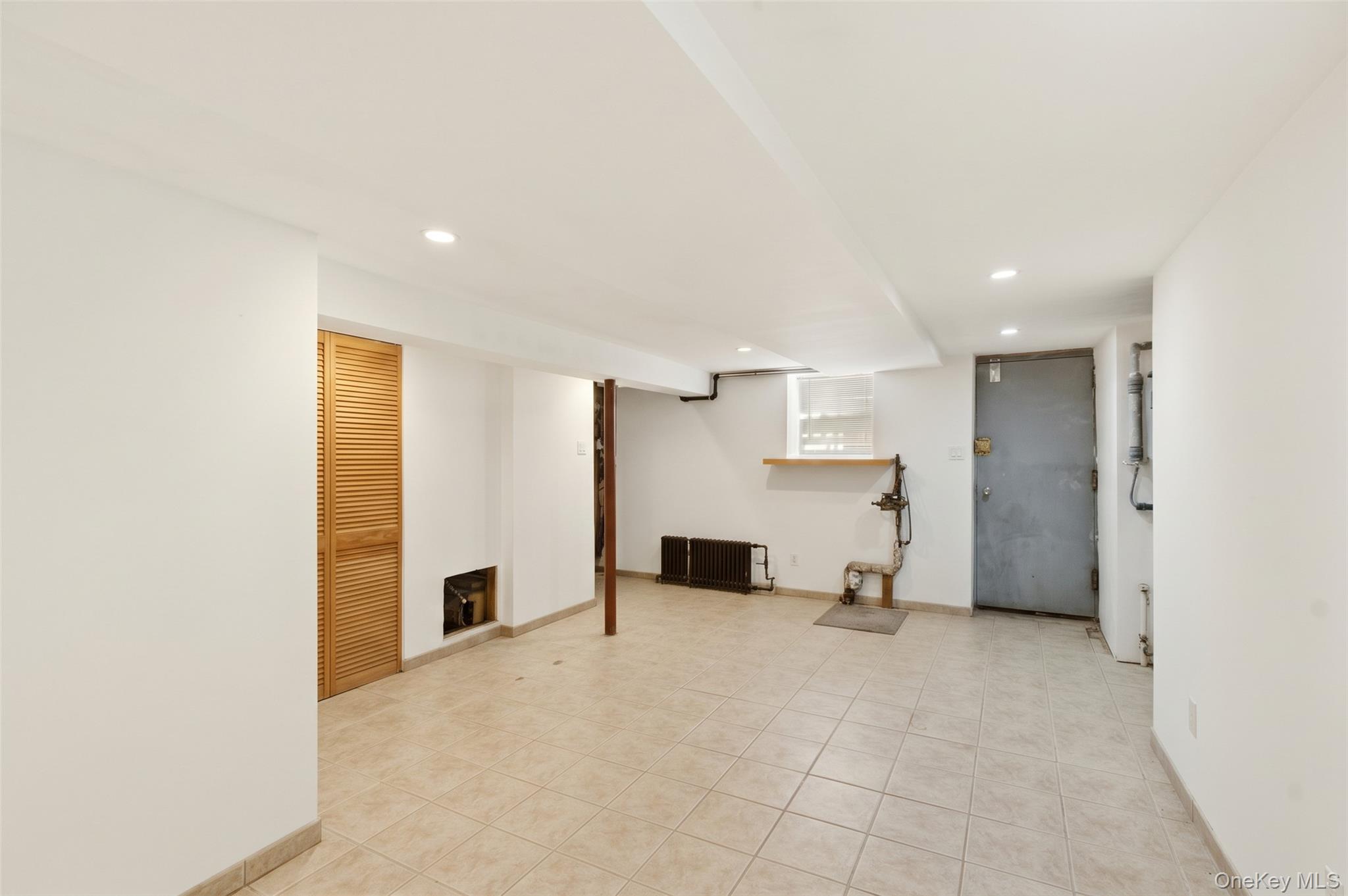 2239 Tiebout Avenue Property Photo 15