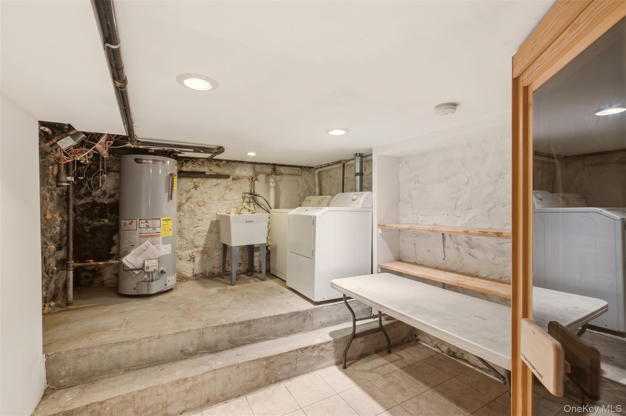 2239 Tiebout Avenue Property Photo 17
